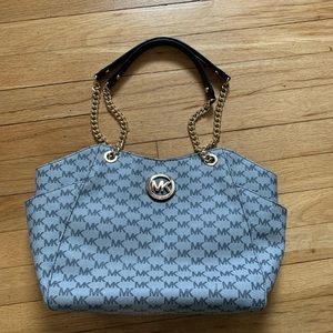 PRICE DROP!! Authentic Michael Kors Jet Set tote Navy with gold chain